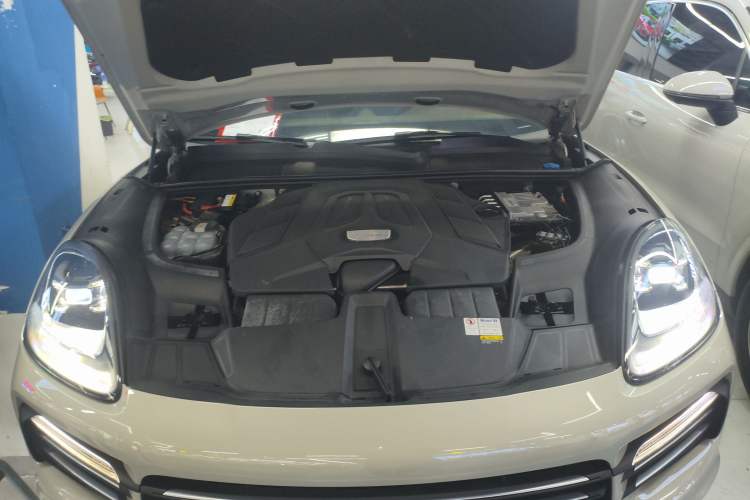 Used Porsche Cayenne 2019 Cayenne 3.0T Engine Bay