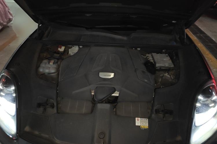 Used Porsche Cayenne 2019 Cayenne 3.0T Engine Bay