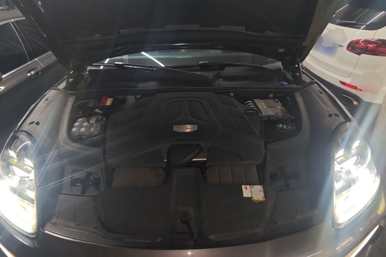 Used Porsche Cayenne 2019 Cayenne 3.0T Engine Bay