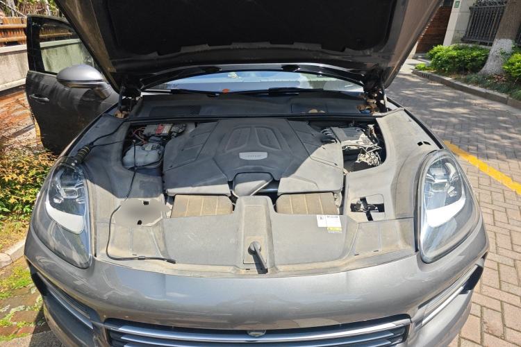 Used Porsche Cayenne 2019 Cayenne 3.0T Engine Bay