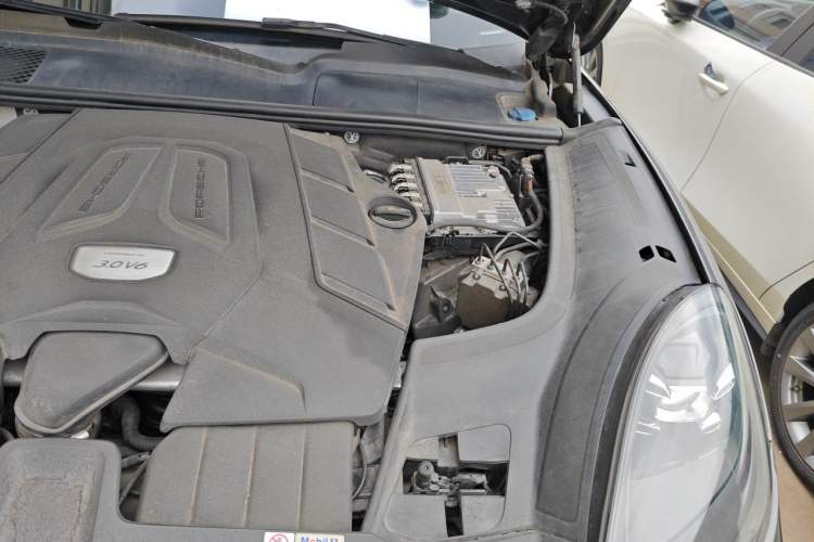 Used Porsche Cayenne 2019 Cayenne 3.0T Engine Bay Left
