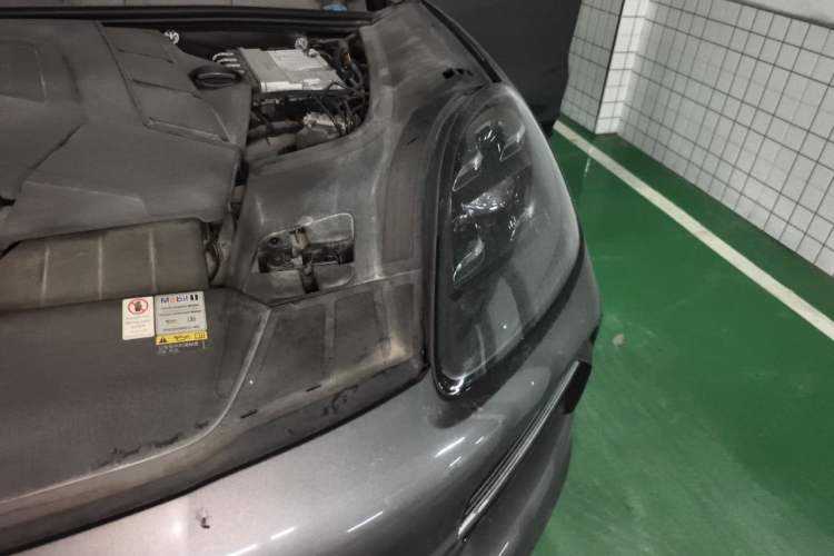 Used Porsche Cayenne 2019 Cayenne Coupé 3.0T Engine Bay Left