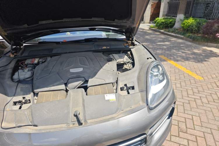 Used Porsche Cayenne 2019 Cayenne 3.0T Engine Bay Left