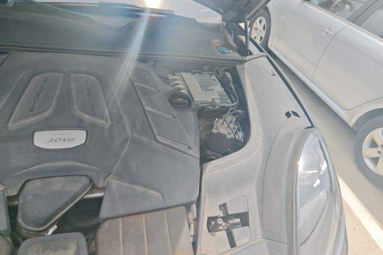 Used Porsche Cayenne 2019 Cayenne 3.0T Engine Bay Left