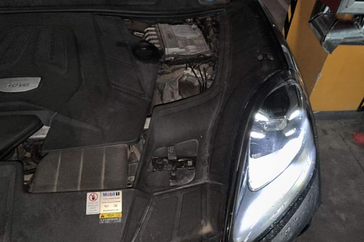Used Porsche Cayenne 2019 Cayenne 3.0T Engine Bay Left