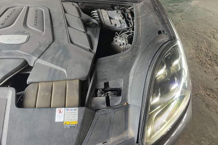 Used Porsche Cayenne 2019 Cayenne 3.0T Engine Bay Left