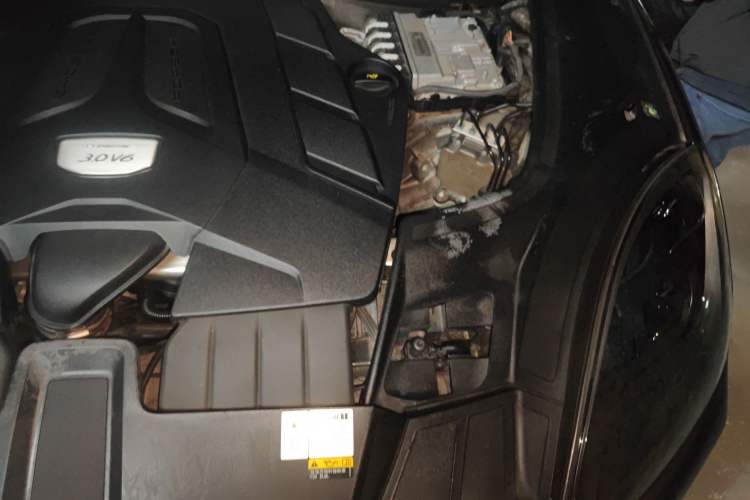 Used Porsche Cayenne 2019 Cayenne 3.0T Engine Bay Left