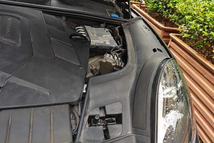 Used Porsche Cayenne 2019 Cayenne 3.0T Engine Bay Left