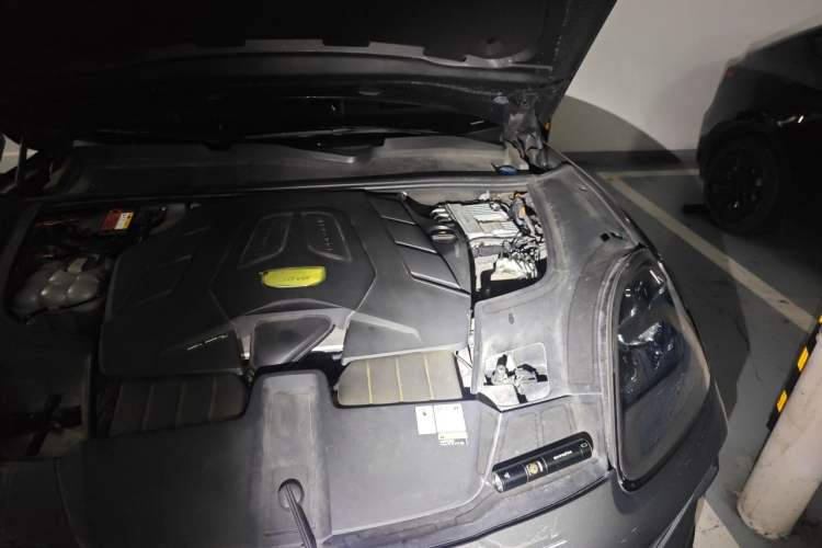 Used Porsche Cayenne 2019 Cayenne Coupé 3.0T Engine Bay Left