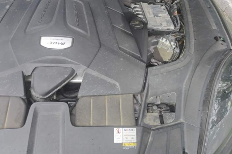 Used Porsche Cayenne 2019 Cayenne 3.0T Engine Bay Left