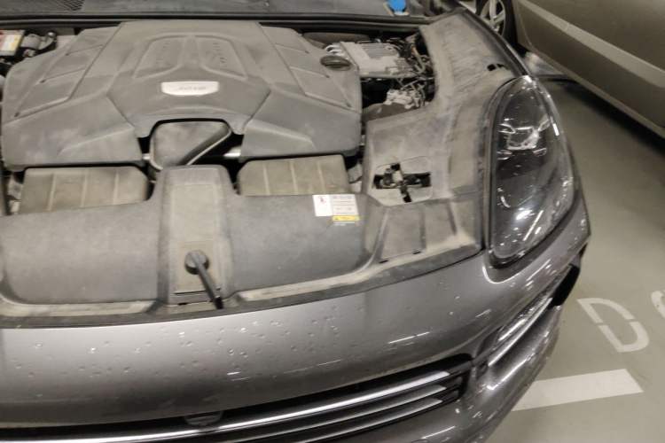 Used Porsche Cayenne  Engine Bay Left