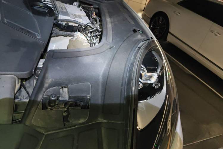 Used Porsche Cayenne 2019 Cayenne Coupé 3.0T Engine Bay Left