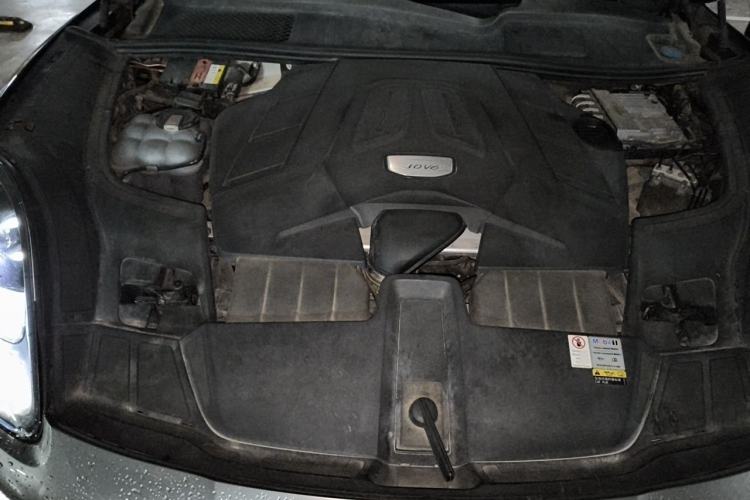 Used Porsche Cayenne 2019 Cayenne 3.0T Engine Bay