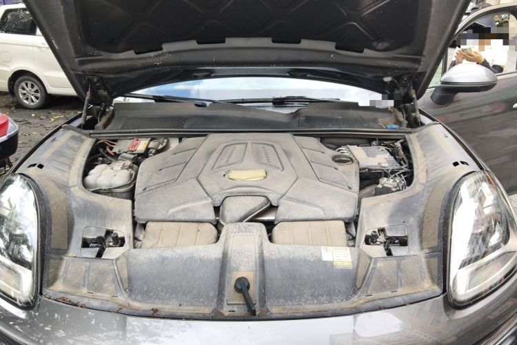 Used Porsche Cayenne 2019 Cayenne 3.0T Engine Bay