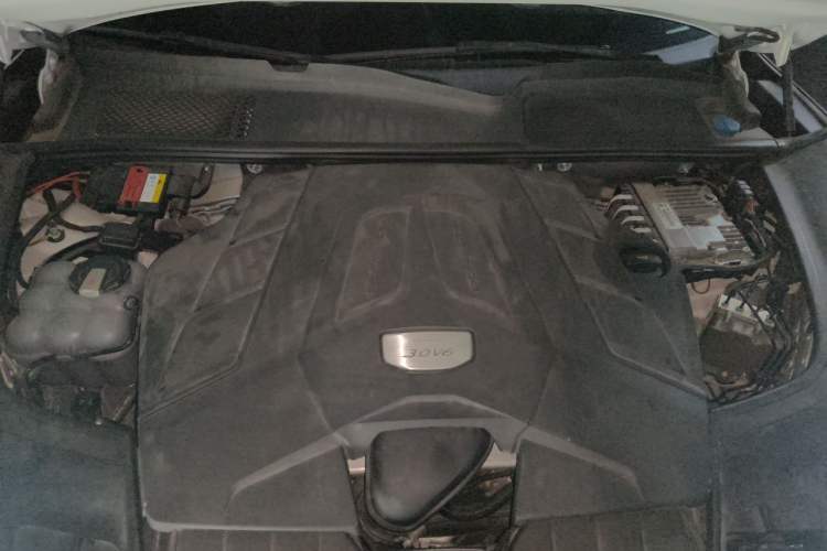 Used Porsche Cayenne 2019 Cayenne Coupé 3.0T Engine Bay