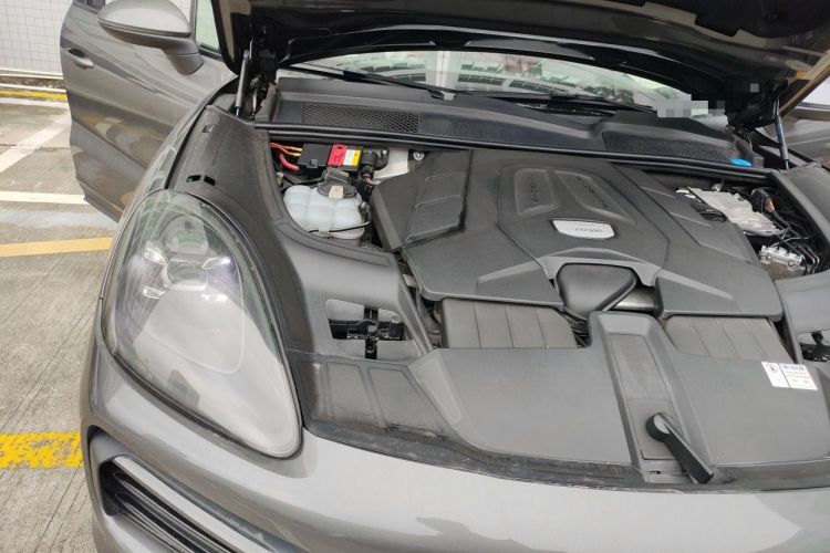 Used Porsche Cayenne 2019 Cayenne 3.0T Engine Bay Right
