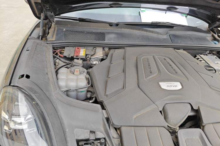 Used Porsche Cayenne 2019 Cayenne 3.0T Engine Bay Right