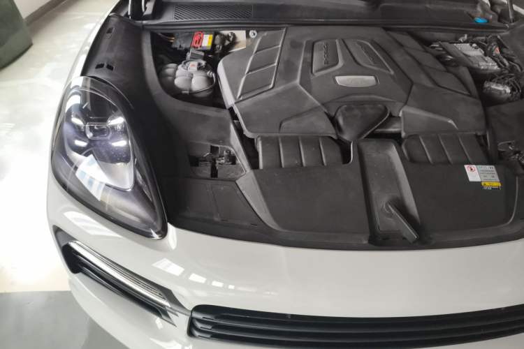 Used Porsche Cayenne 2019 Cayenne 3.0T Engine Bay Right