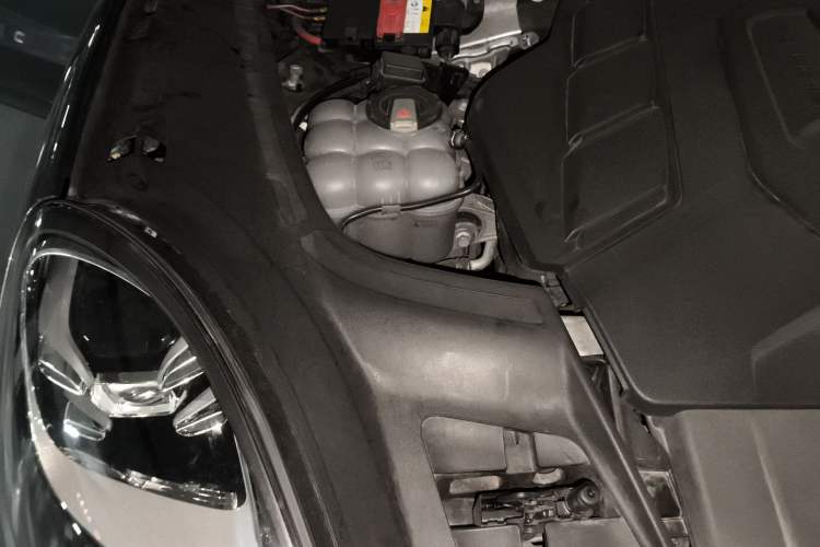 Used Porsche Cayenne 2019 Cayenne Coupé 3.0T Engine Bay Right