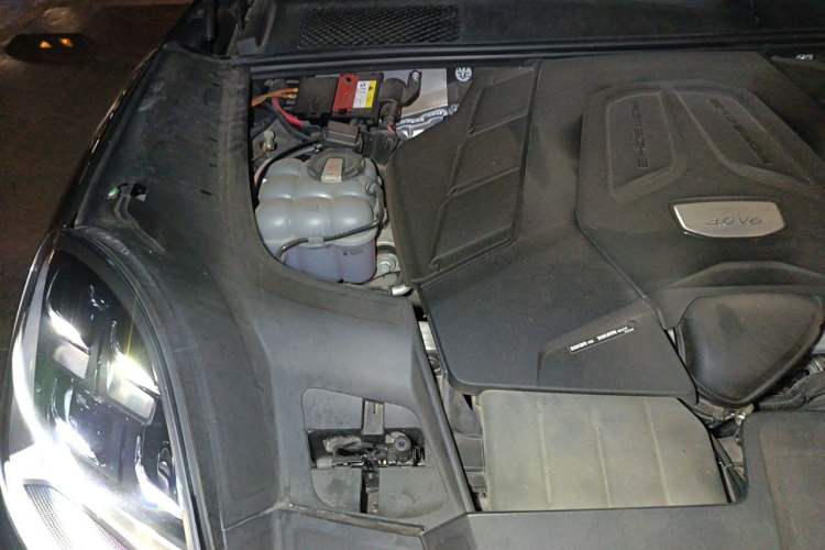 Used Porsche Cayenne 2019 Cayenne 3.0T Engine Bay Right