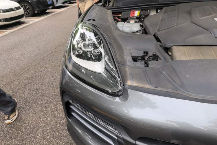 Used Porsche Cayenne 2019 Cayenne 3.0T Engine Bay Right