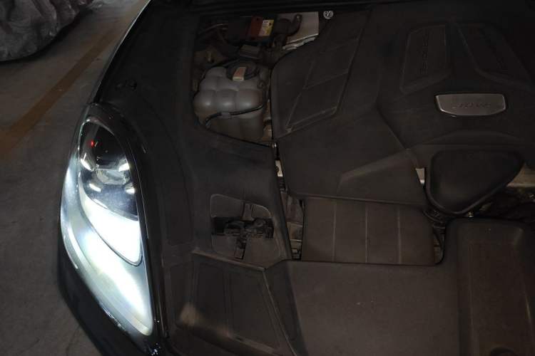Used Porsche Cayenne 2019 Cayenne 3.0T Engine Bay Right