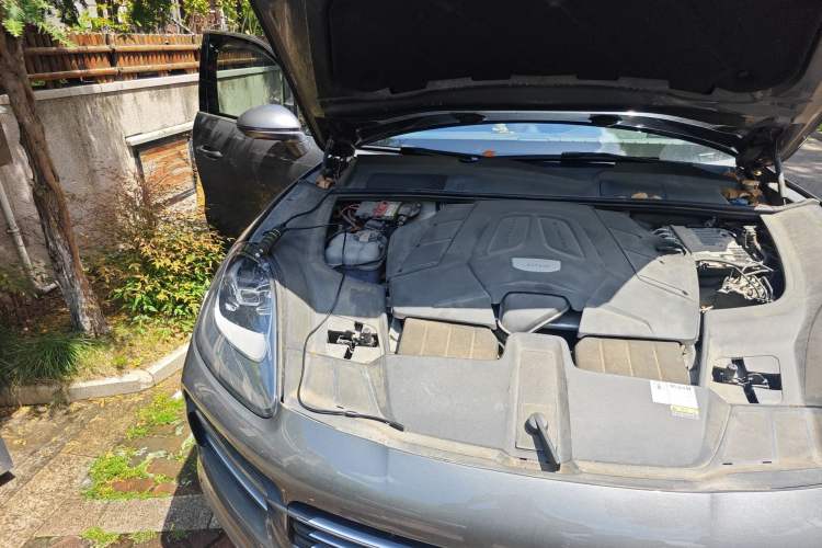 Used Porsche Cayenne 2019 Cayenne 3.0T Engine Bay Right
