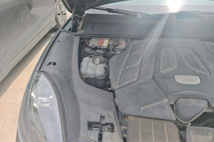 Used Porsche Cayenne 2019 Cayenne 3.0T Engine Bay Right