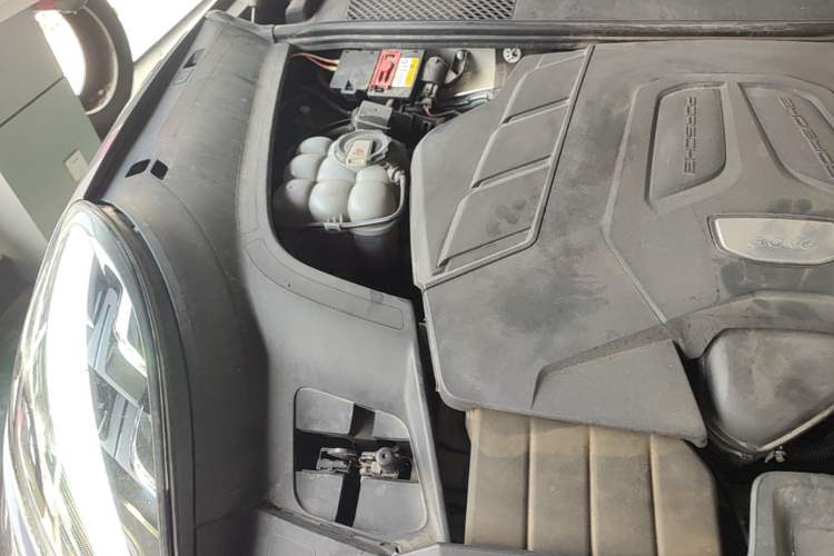 Used Porsche Cayenne 2019 Cayenne 3.0T Engine Bay Right