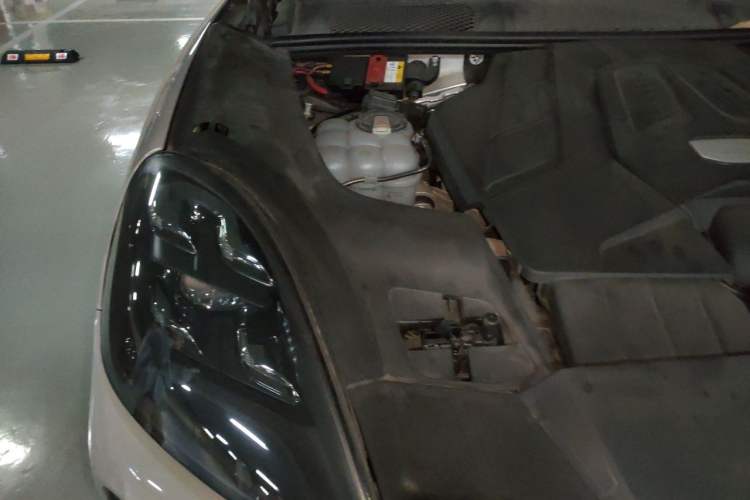 Used Porsche Cayenne 2019 Cayenne 3.0T Engine Bay Right