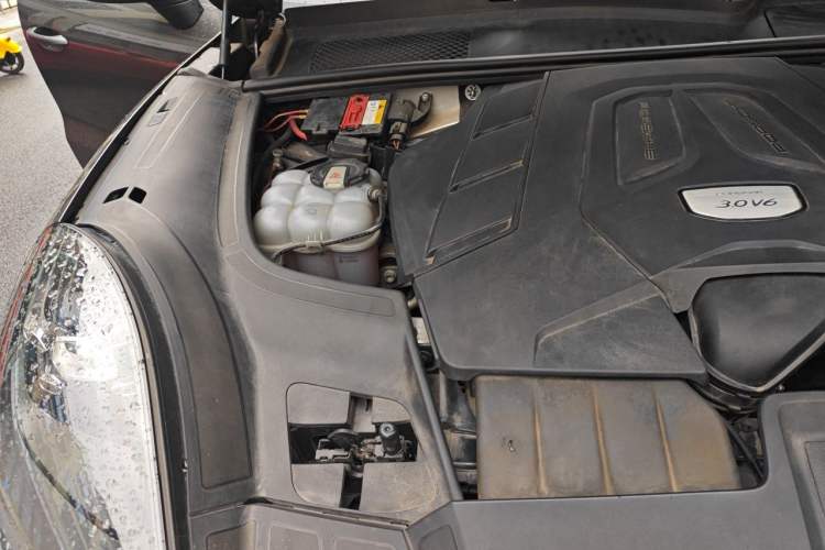 Used Porsche Cayenne 2019 Cayenne 3.0T Engine Bay Right
