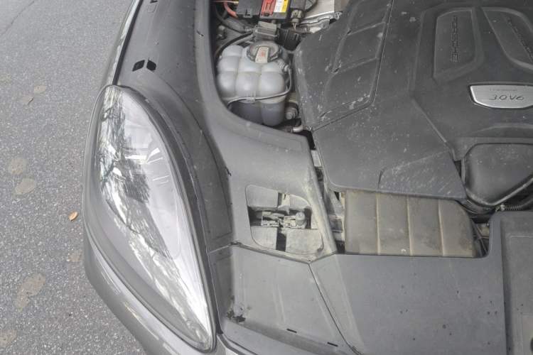 Used Porsche Cayenne 2019 Cayenne 3.0T Engine Bay Right