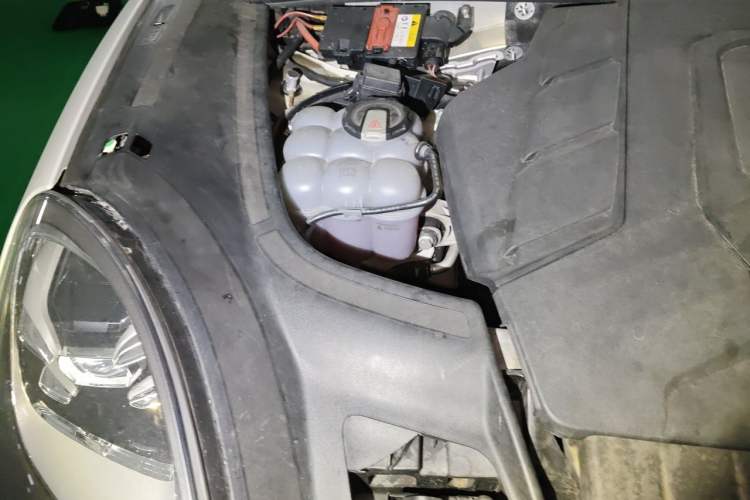 Used Porsche Cayenne 2019 Cayenne 3.0T Engine Bay Right