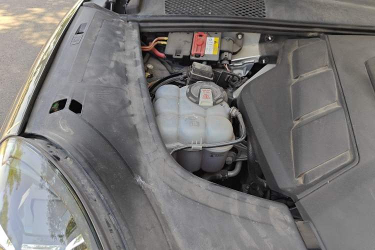 Used Porsche Cayenne 2019 Cayenne 3.0T Engine Bay Right