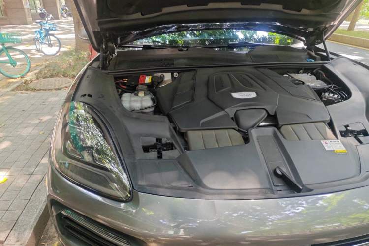 Used Porsche Cayenne 2019 Cayenne 3.0T Engine Bay Right