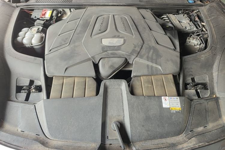 Used Porsche Cayenne 2019 Cayenne 3.0T Engine Bay