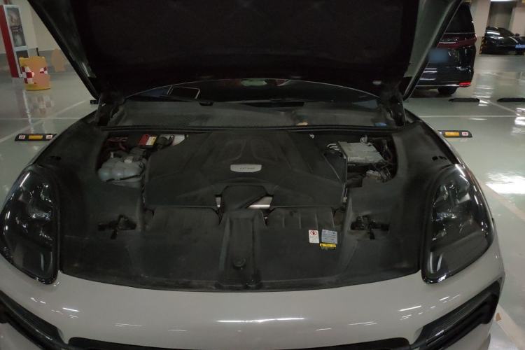 Used Porsche Cayenne 2019 Cayenne 3.0T Engine Bay