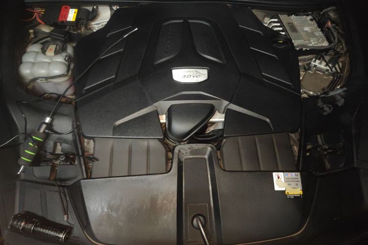 Used Porsche Cayenne 2019 Cayenne 3.0T Engine Bay