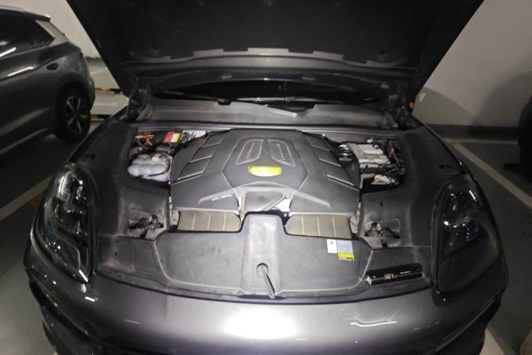 Used Porsche Cayenne 2019 Cayenne Coupé 3.0T Engine Bay