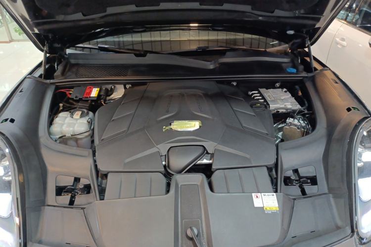 Used Porsche Cayenne 2019 Cayenne 3.0T Engine Bay