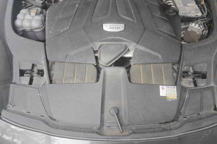 Used Porsche Cayenne 2019 Cayenne 3.0T Engine Bay