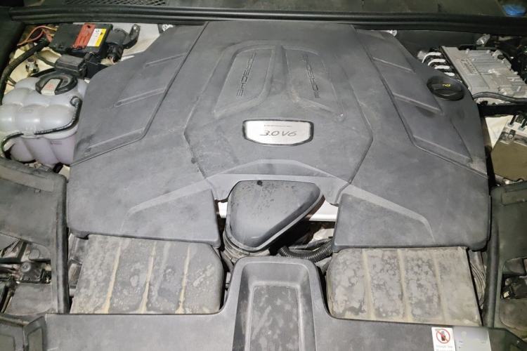 Used Porsche Cayenne 2019 Cayenne 3.0T Engine Bay