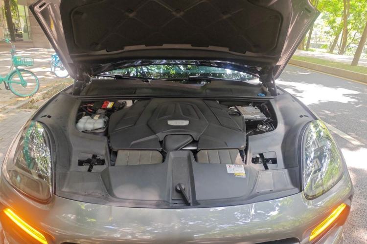 Used Porsche Cayenne 2019 Cayenne 3.0T Engine Bay