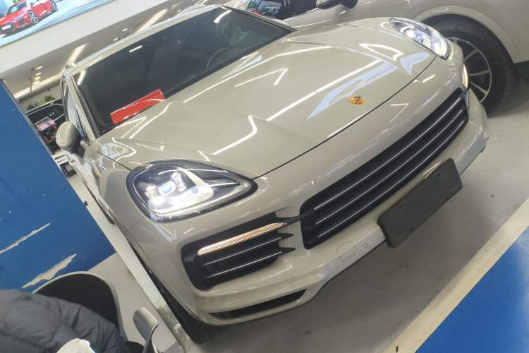Used Porsche Cayenne 2019 Cayenne 3.0T Front Right 45 Deg