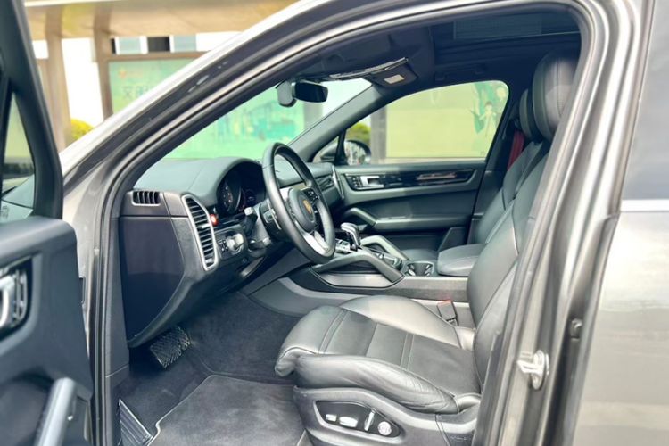 Used Porsche Cayenne 2019 Cayenne 3.0T Interior 2