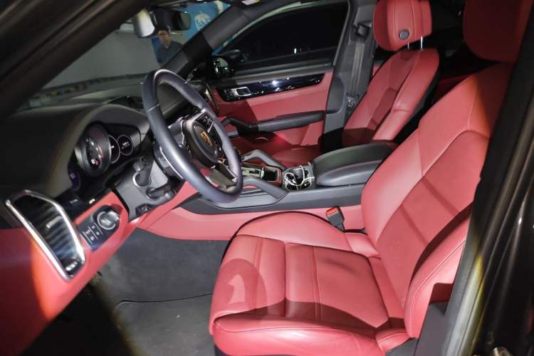 Used Porsche Cayenne 2019 Cayenne Coupé 3.0T Left Front Seat