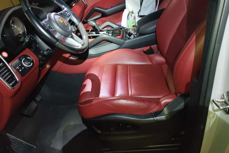 Used Porsche Cayenne 2019 Cayenne Coupé 3.0T Left Front Seat