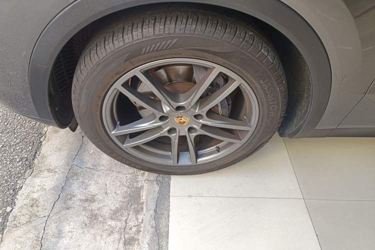 Used Porsche Cayenne 2019 Cayenne 3.0T Left Front Wheel Hub