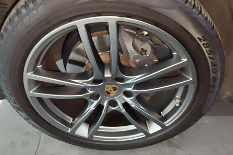 Used Porsche Cayenne 2019 Cayenne Coupé 3.0T Left Front Wheel Hub