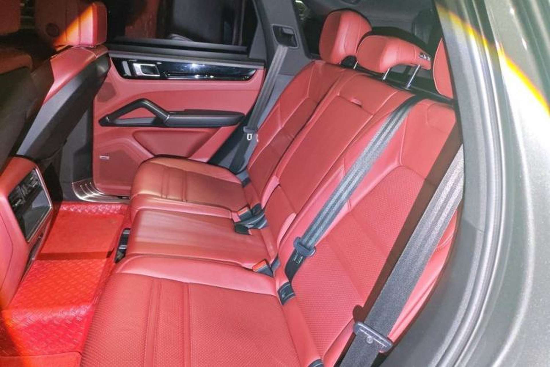 Used Porsche Cayenne 2019 Cayenne 3.0T Left Rear Seat